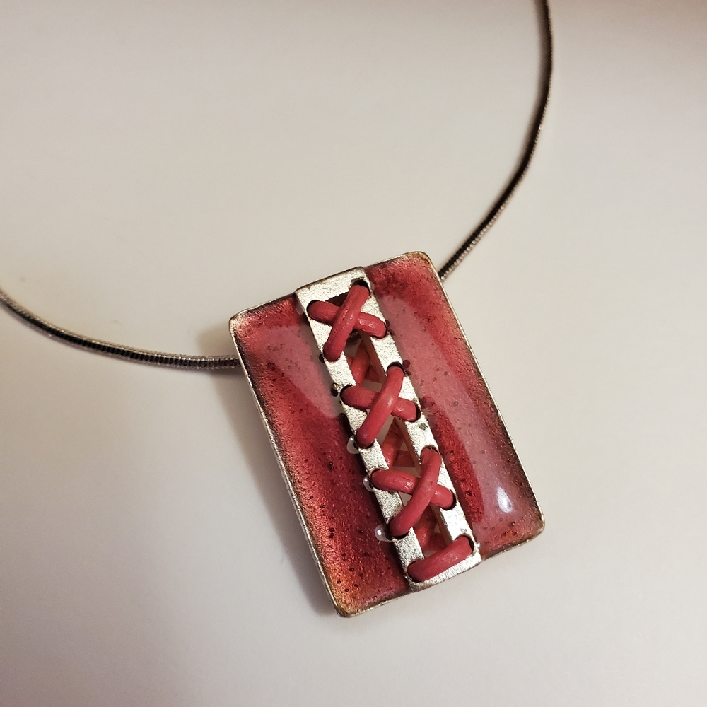 Skalli Paris - Pink laced up pendant necklace